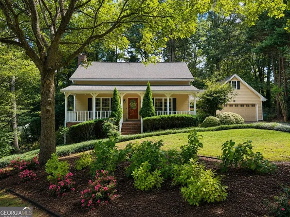 1052 Evelyn Ln, Lilburn, GA 30047