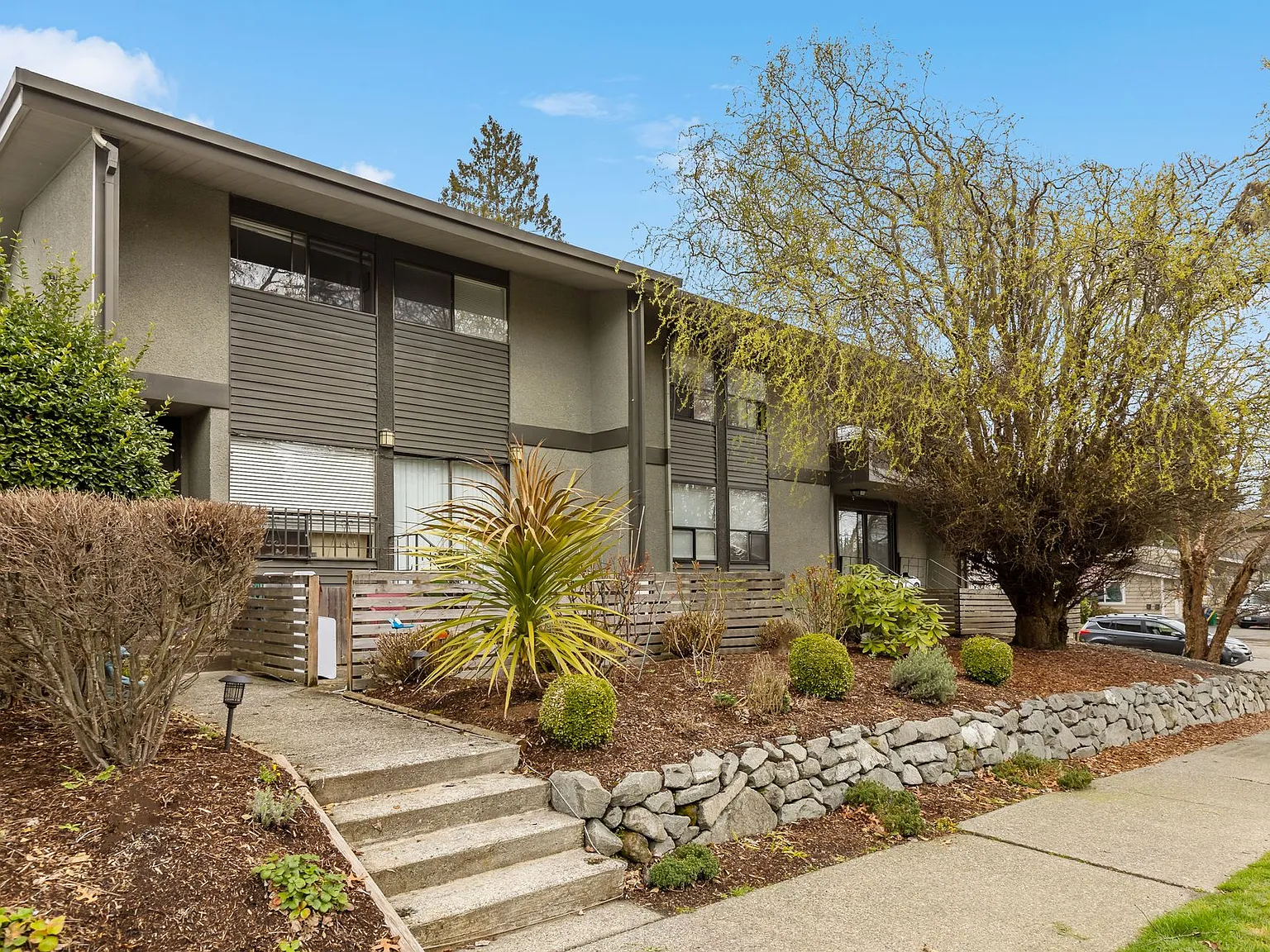 Woodlawn Apartments — Photo 2