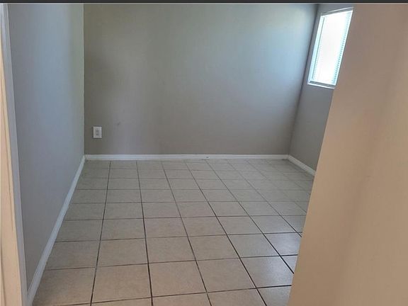 4th image of 4610 1/2 E 53rd St
