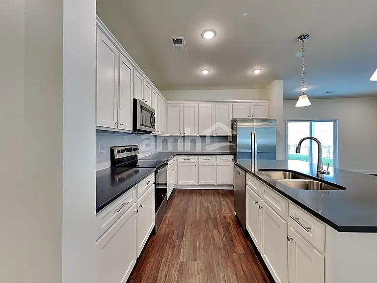 248 Willow Ln — Photo 3