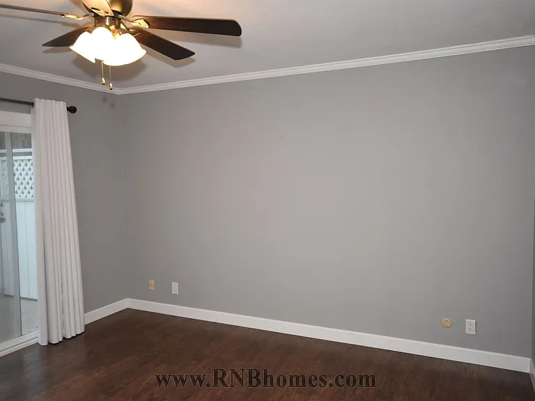 415 Sutton Pl — Photo 15