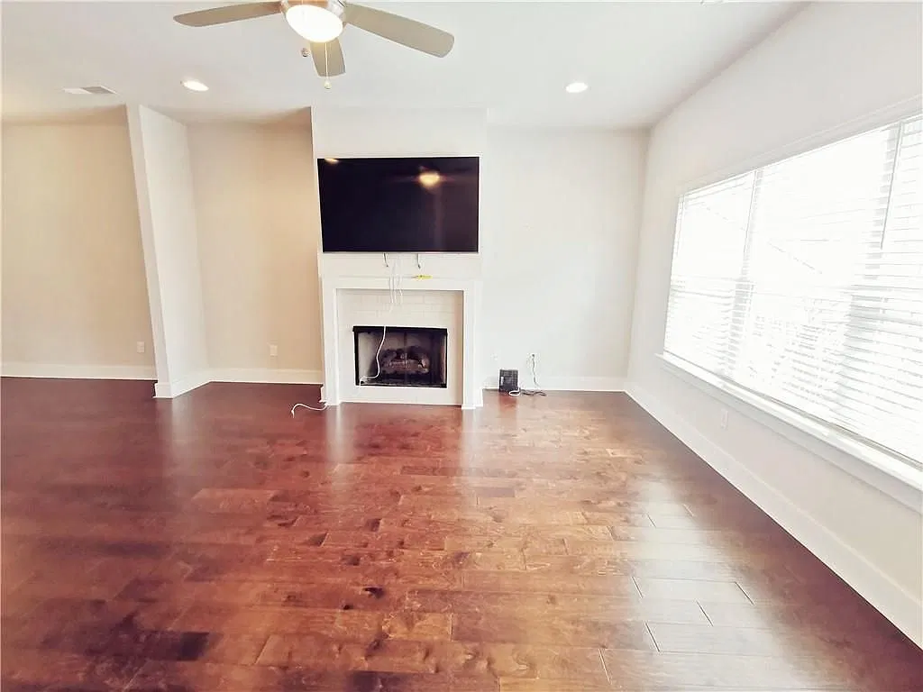 3 bed, 4.0 bath, 1600 sqft, $2,750 — Photo 4