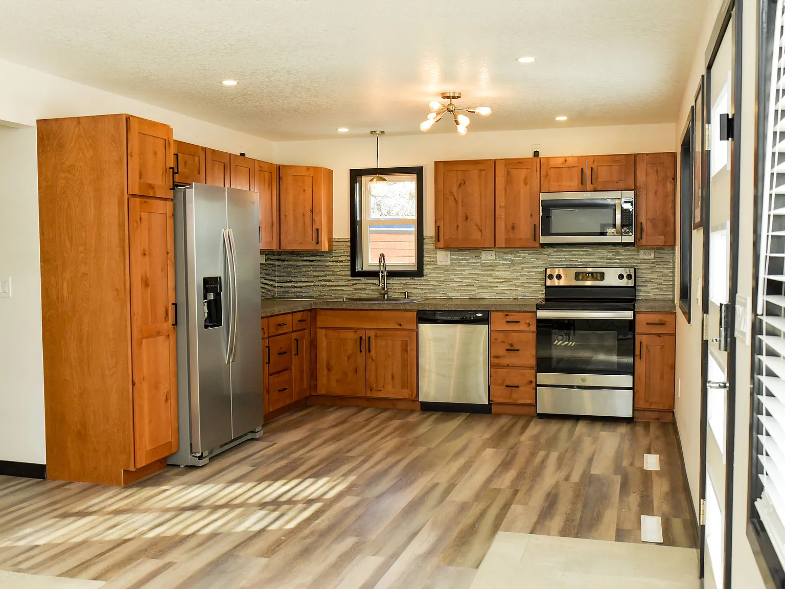 2 bed, 896 sqft, $2,000 — Photo 1