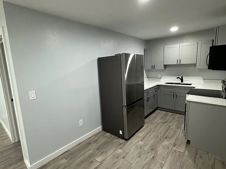 103 N Lovers Ln #A — Photo 12