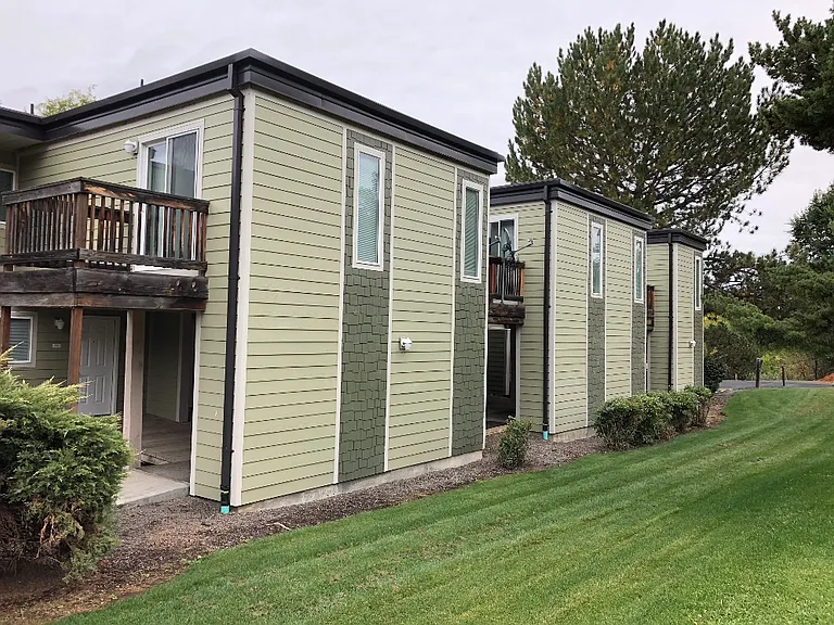 601 E Main St — Photo 2