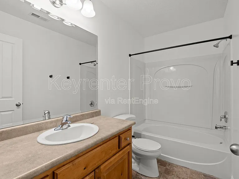 1901 W 1020 N — Photo 22