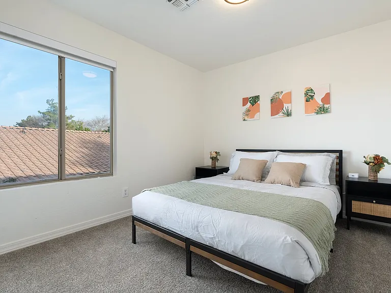 487 E Cantebria Dr — Photo 6