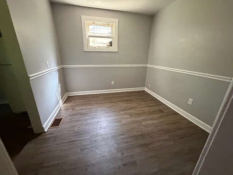 135 Clyde St — Photo 11