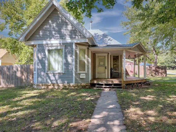 1212 E 7th Ave, Winfield, KS 67156