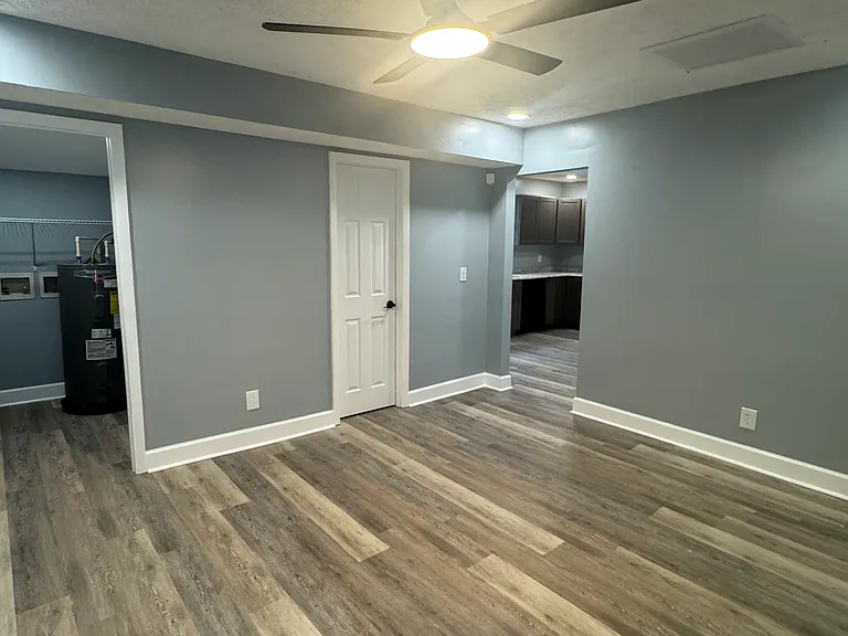 929 Saint Clair St — Photo 13