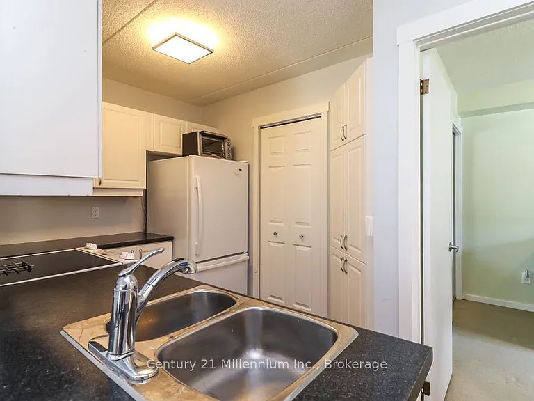 15 Dawson Dr #6 — Photo 8
