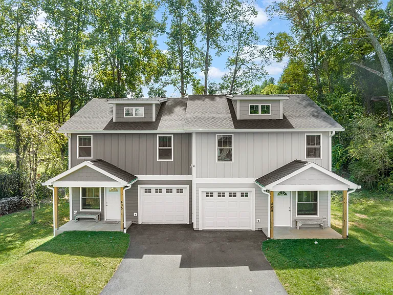 405 Little Sycamore Ln — Photo 23