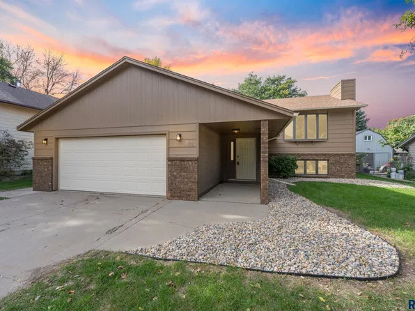 729 N Columbia Dr, Sioux Falls, SD 57103