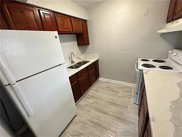 633 N Elm St #C — Photo 7