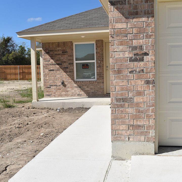 1st image of 1202 Leah Dr