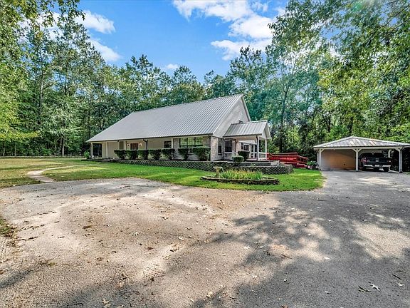 3rd image of 610 Charlotte Dr