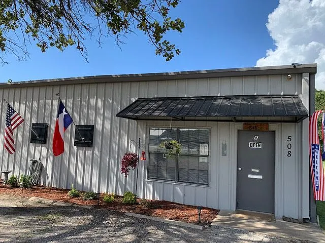 3 bed, 2.0 bath, 1904 sqft, $1,400 — Photo 3