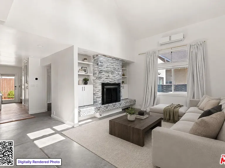 1322 N Cherokee Ave — Photo 2
