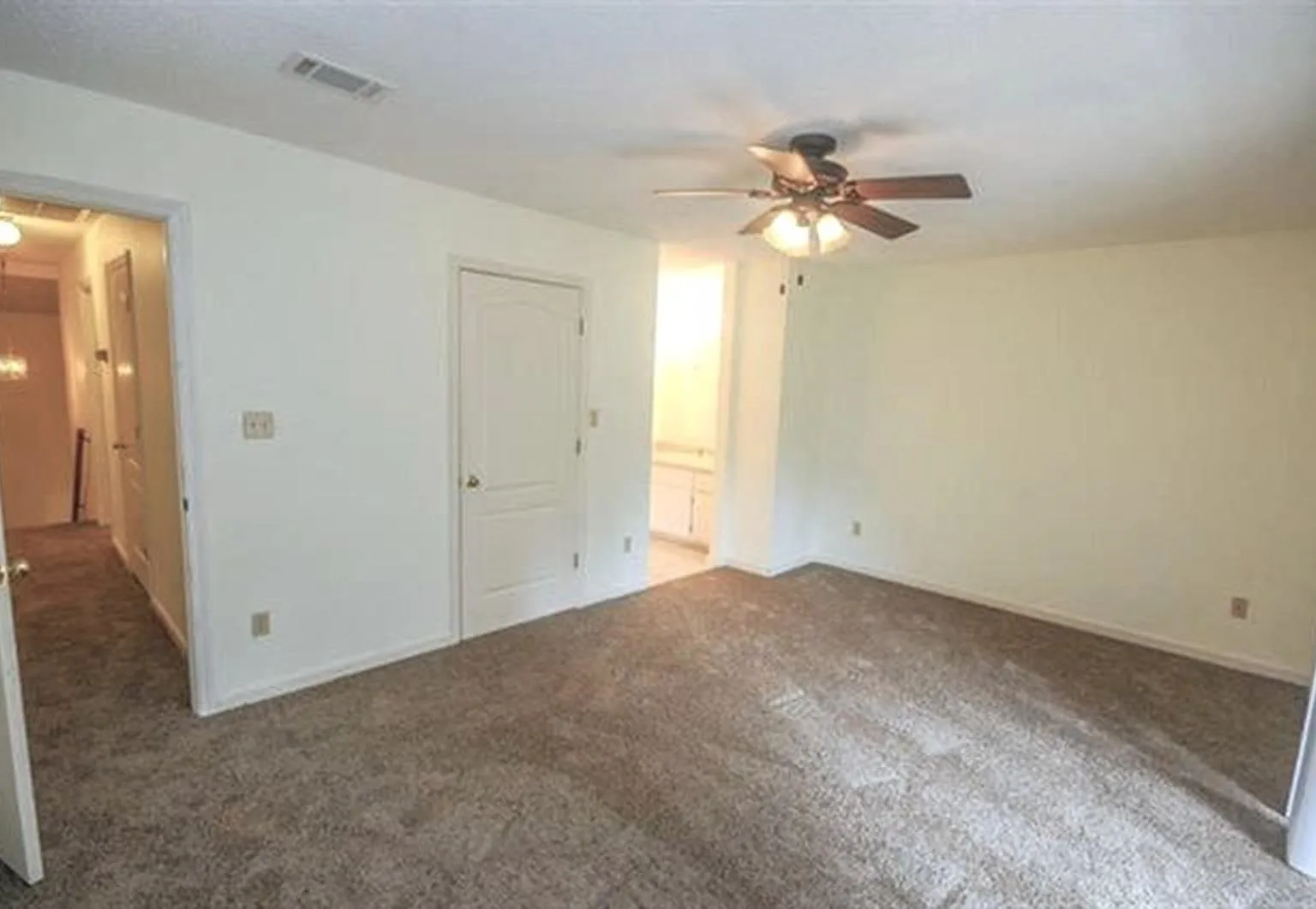2 bed, 1.5 bath, 1124 sqft, $1,225 — Photo 3
