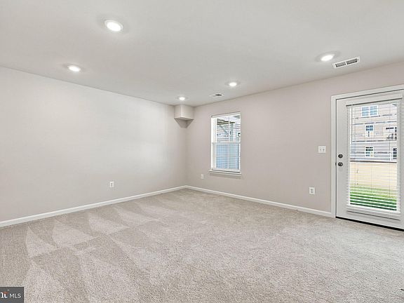 5th image of 432 Seeback Dr