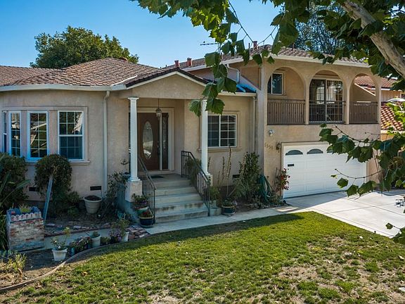 2nd image of 5558 Castle Glen Ave