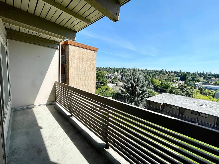 Village Vista Apartments — Photo 14