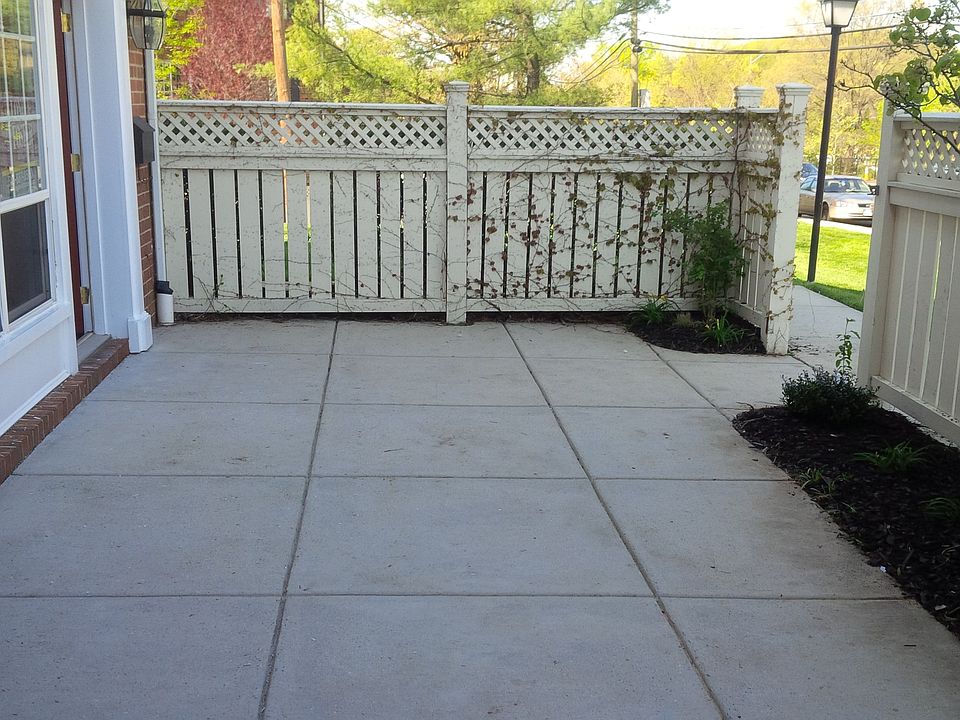 1st image of 1621 N Van Dorn St #1621