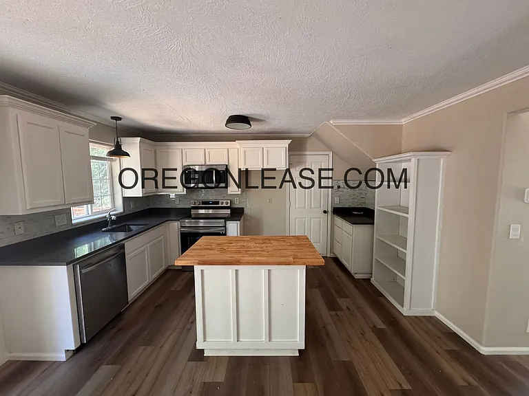 420 Holly Ave — Photo 8