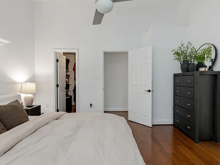 413 Clayton Ln — Photo 26