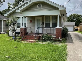 6665 Washington St, Groves, TX 77619