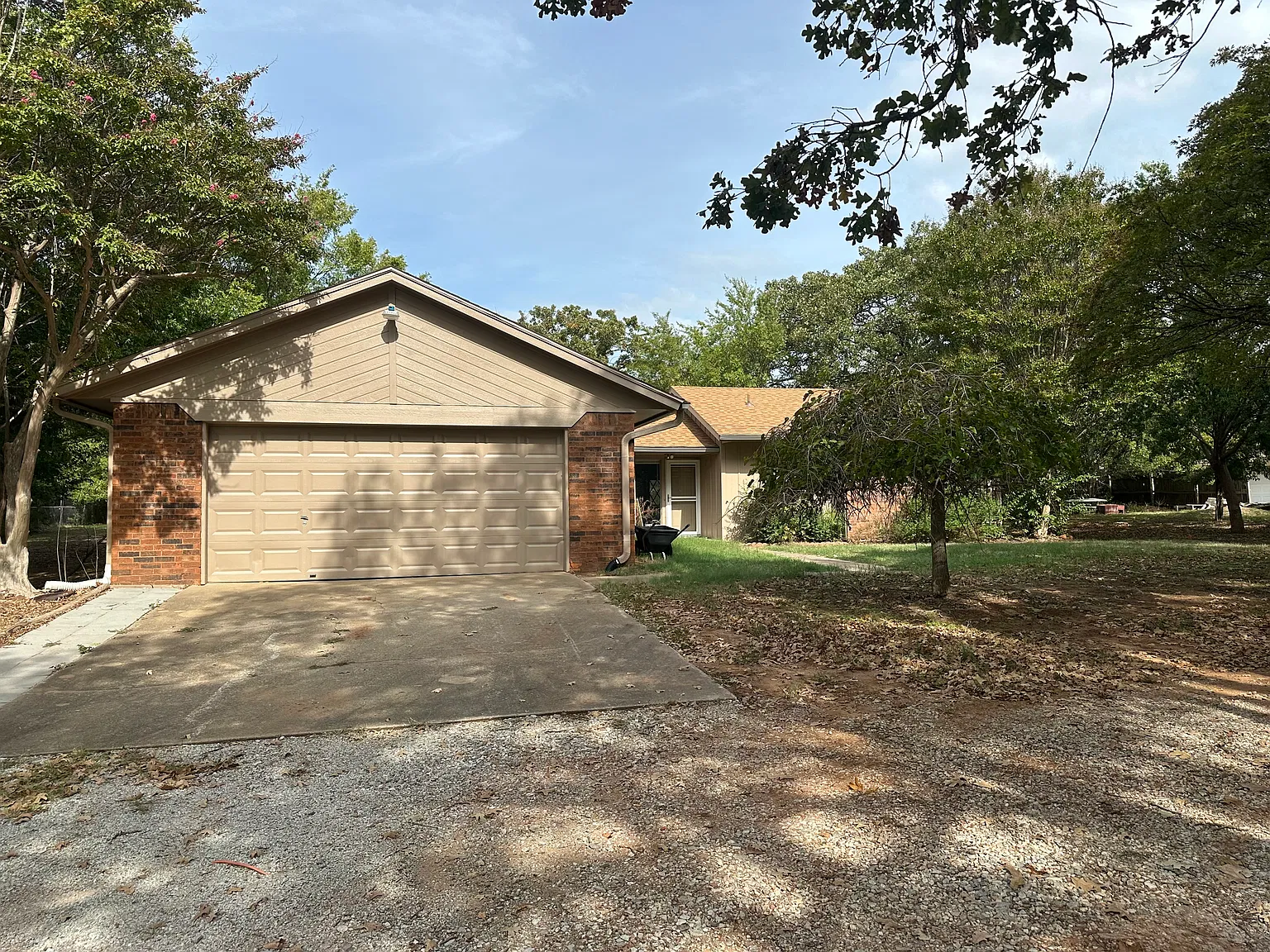 4 bed, $1,500 — Photo 1