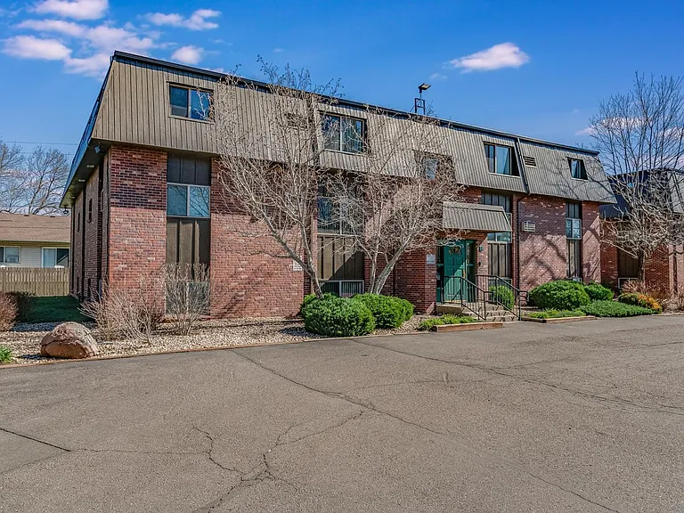 Woodridge Apartments — Photo 61