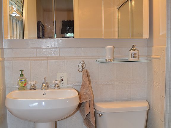 3rd image of 17736 Cliffbourne Ln