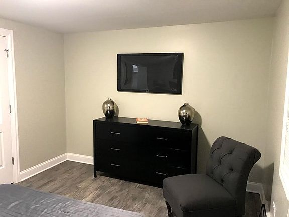 2nd image of 3932 N Narragansett Ave APT 1S