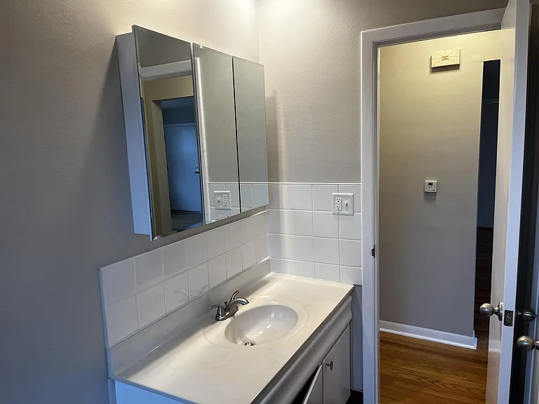 421 Burlington Ave — Photo 17