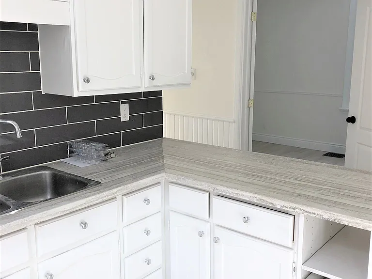 5 Renwick Ave #3 — Photo 32
