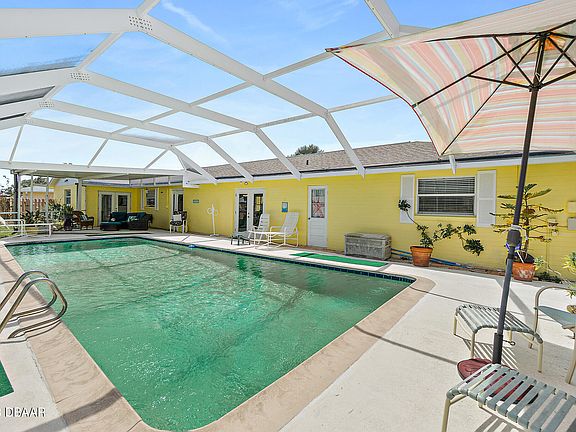 2nd image of 955 Lynn Cir