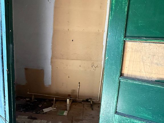2nd image of 802 S 3rd St
