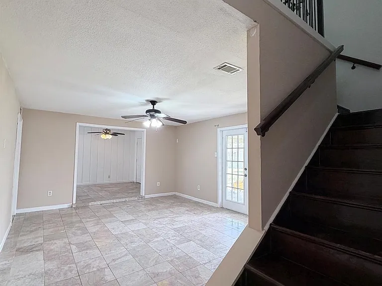 618 Sulphur St — Photo 19