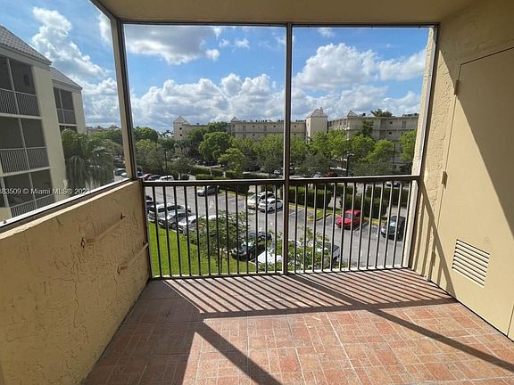 4th image of 8205 Lake Dr #406