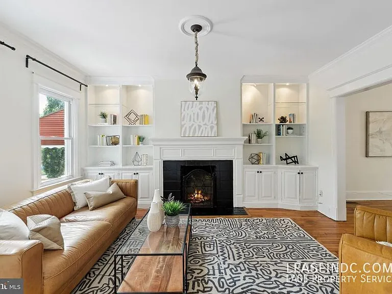 121 Webster St NW — Photo 5