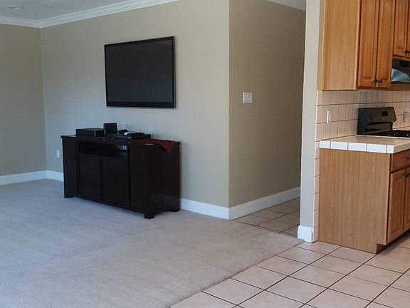 3rd image of 141 Tamarack Dr