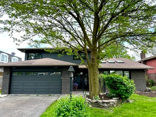 10427 S Alta Dr, Palos Hills, IL 60465