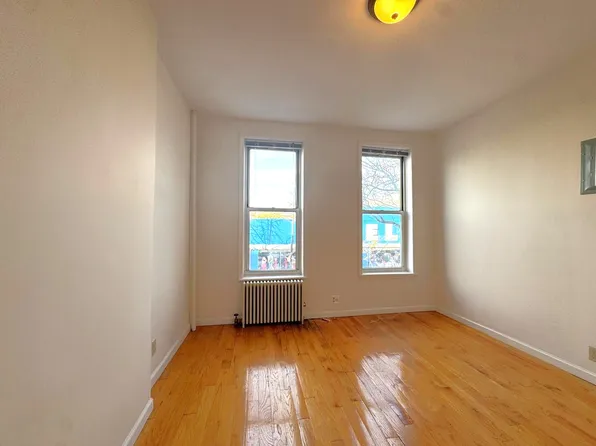 58-10 Myrtle Avenue image 11 of 15