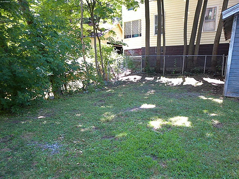 2406 E Genesee St — Photo 3