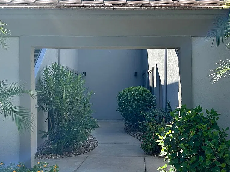 7401 W Arrowhead Clubhouse Dr #1010 — Photo 2
