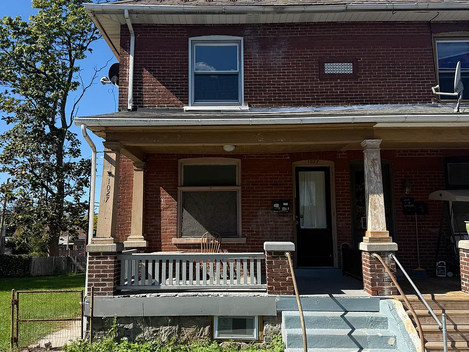 1027 Maple St #2