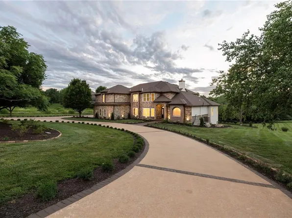 15614 Quail Ridge Dr, Smithville, MO 64089