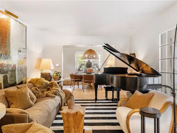 9540 Dearborn St, Overland Park, KS 66207