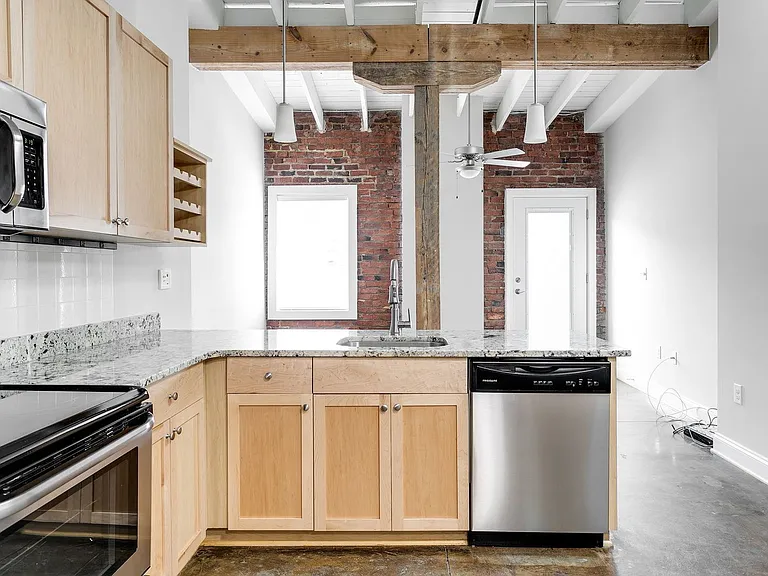 1710 E Franklin St — Photo 60